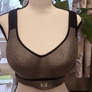 Under Armour sports bra 38C in Black and charcoal